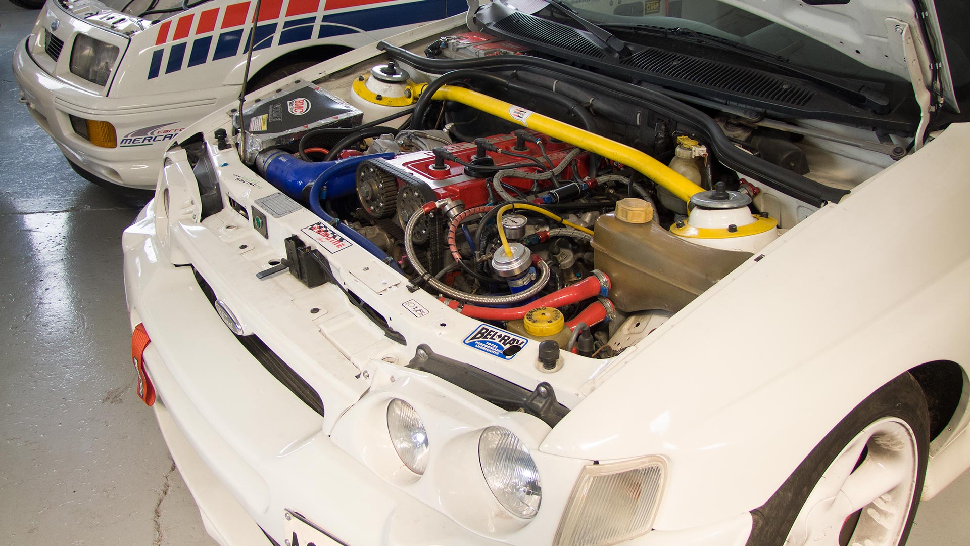 Rialzo vetture da competizione, cofano motore ford escort cosworth